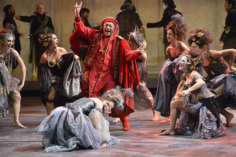 Representación de 'Rigoletto' en el Palau de les Arts.
