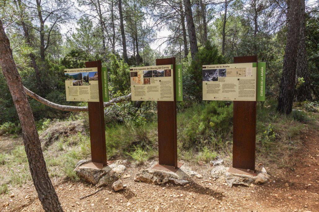 señalización de las pinturas rupestres de Bicorp, Valencia, Comunitat Valenciana