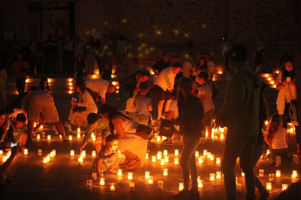 Visitantes en la Noche de las Velas de Titaguas. Comunitat Valenciana