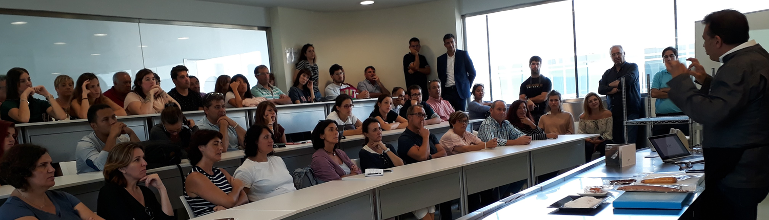 Estudiantes en un aula de la Red Centres de Turisme de Turisme Comunitat Valenciana