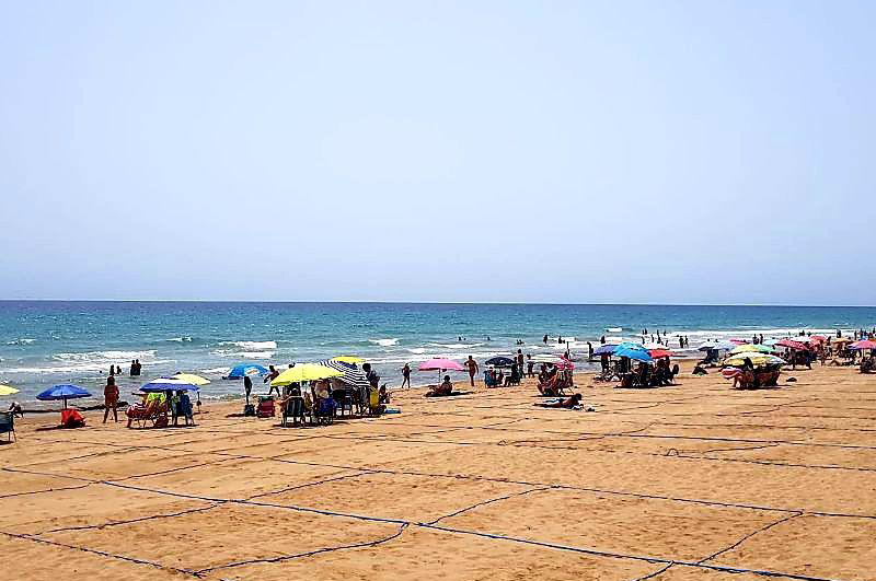 playa Torrevieja parcelada para garantizar la distancia social y evitar el contagio por COVID19