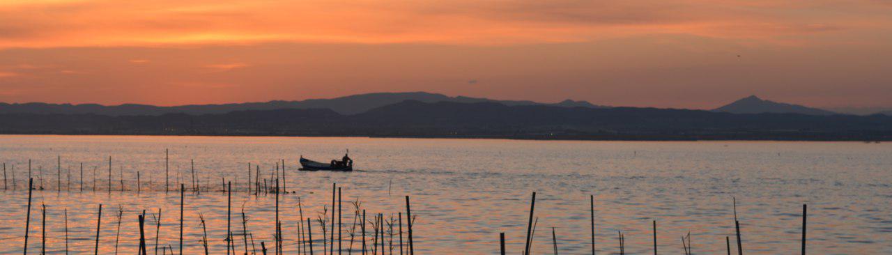 Barca al atardecer Comunitat Valenciana 1500x430