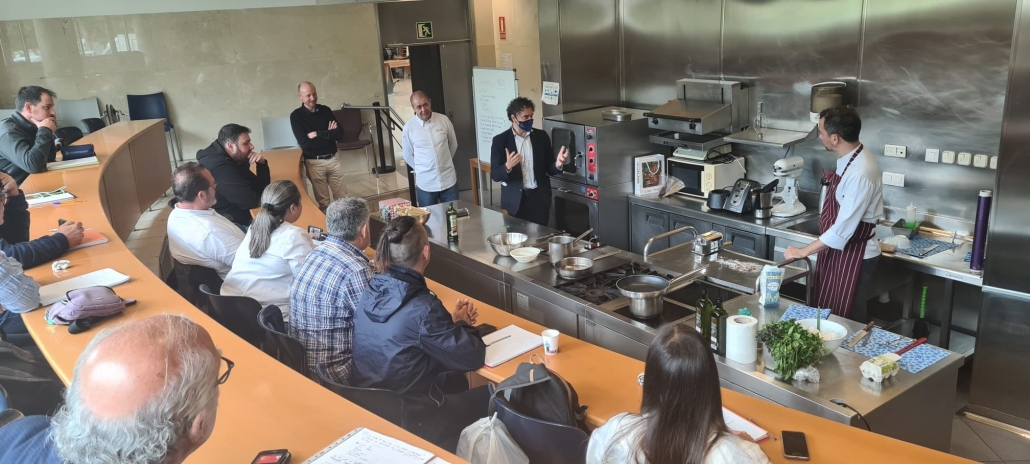 Clase del chef Gianni Pinto en el curso «La excelencia de la Cocina Mediterránea