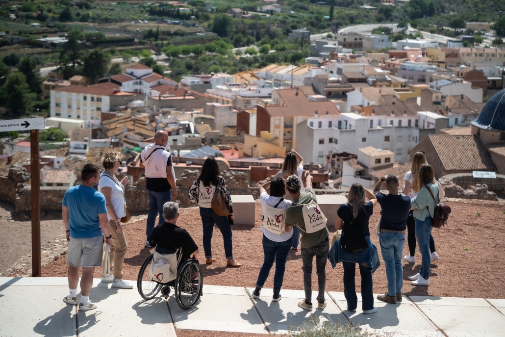 Grupo de participantes en un famtrip de turismo accesible en Onda