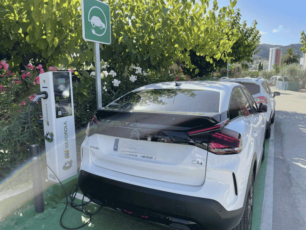 Punto de recarga de vehículo eléctrico en Camping Armaniello